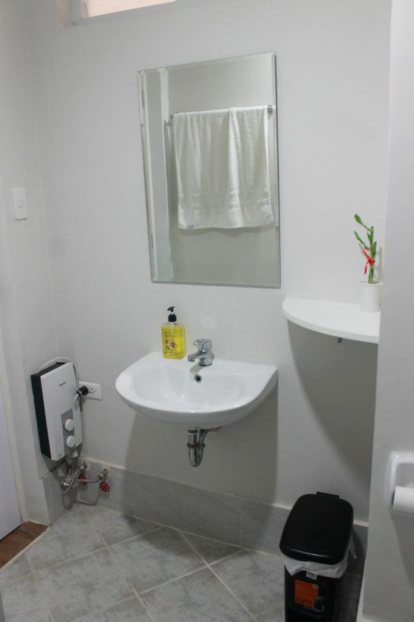 Antonio'S Place, 3 Mins To Mactan Airport, Fast Internet With Netflix 麦克坦 外观 照片